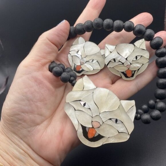 Vtg Lee Sands Necklace Earrings Mother of Pearl White Cat Face Black Wood Beads - Picture 3 of 14